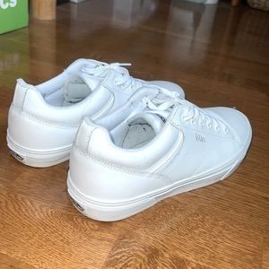 Great condition White van tennis shoe!